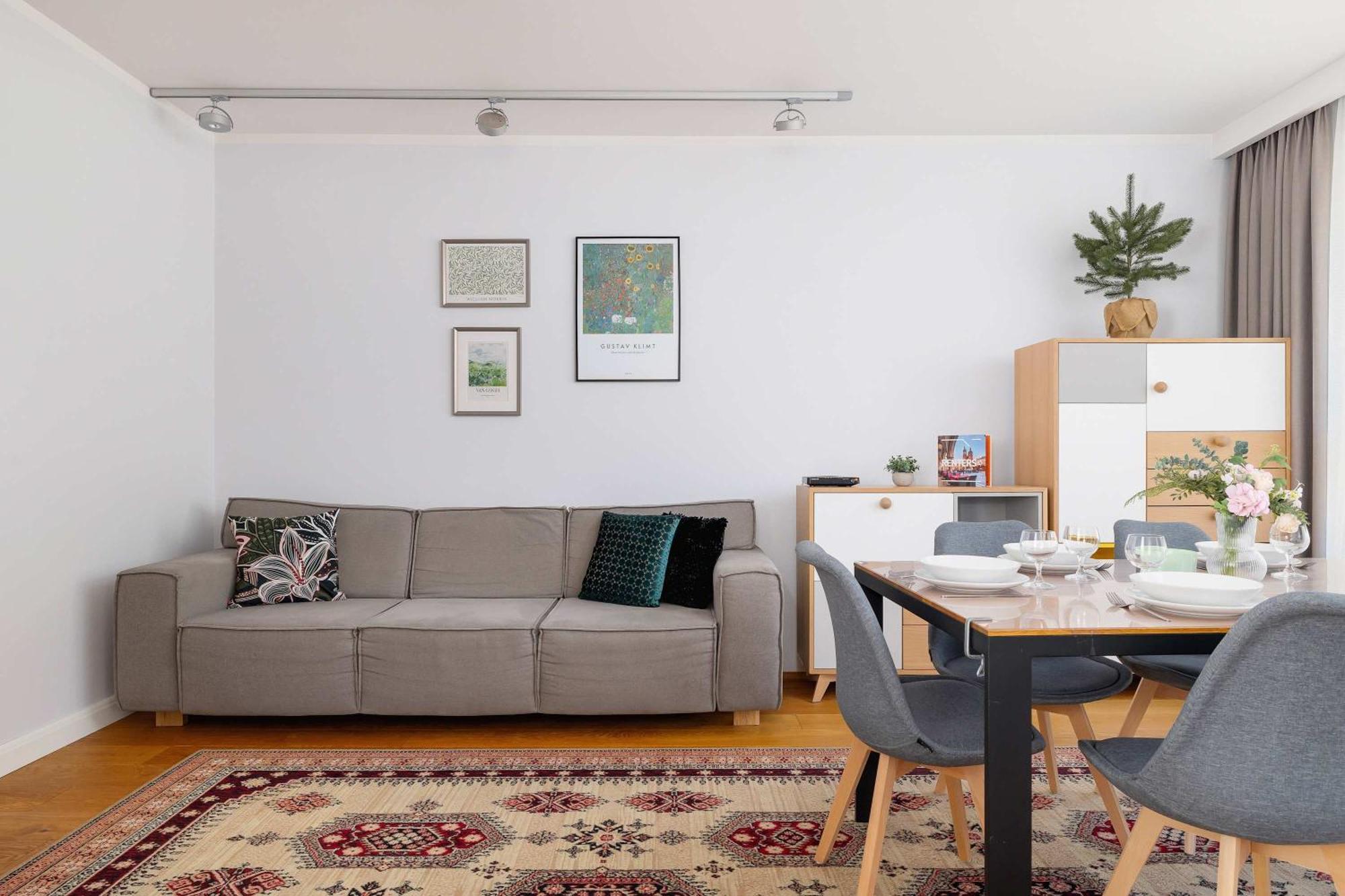 Przytulny I Przestronny W Krakowie Z Parkingiem Biurkiem I 2 Balkonami By Renters Apartament *